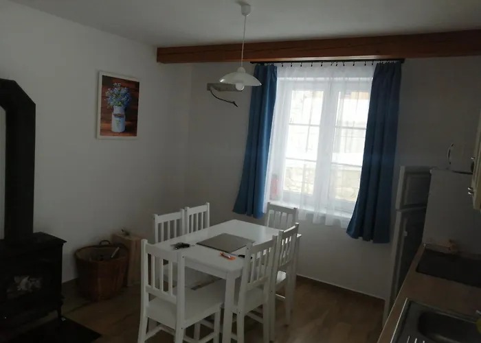 Nyaraló Slavonice - *